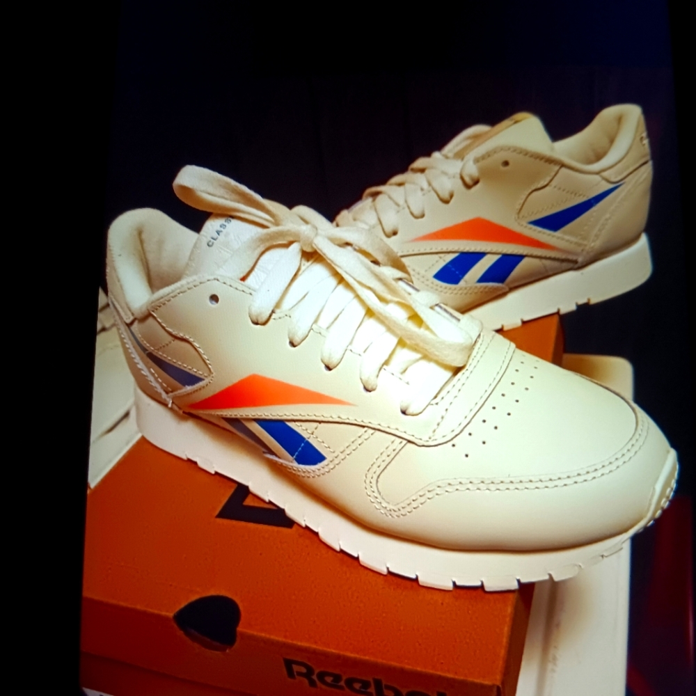 Reebok sneakers new 6.5